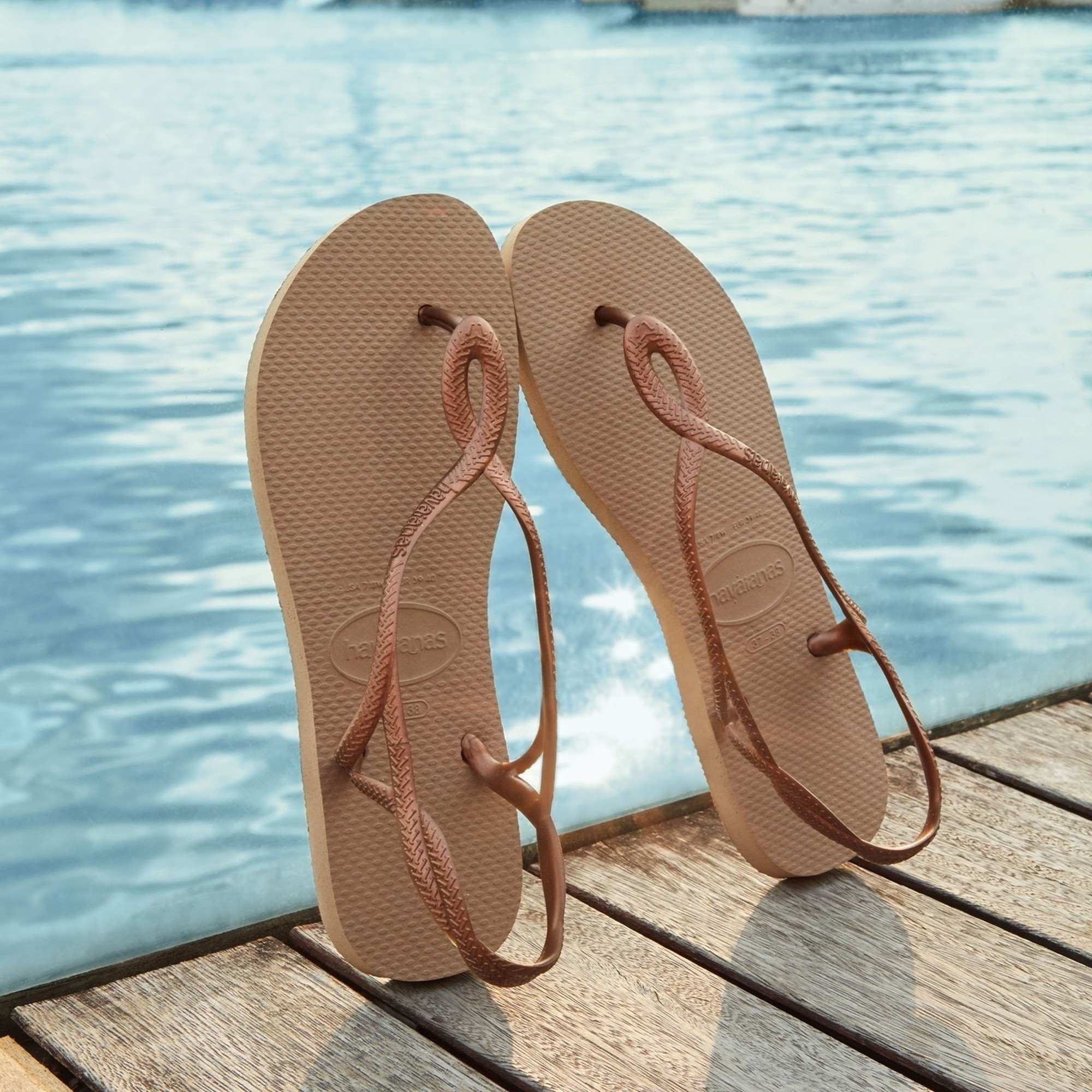 Nordstrom Canada shoppers say these $32 Havaianas flip flops are a  'summertime must